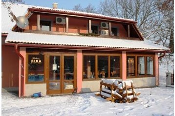 Slovacia Privát Santovka, Exteriorul